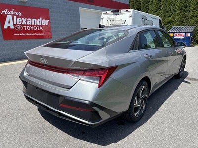 2025 Hyundai ELANTRA SEL Convenience IVT