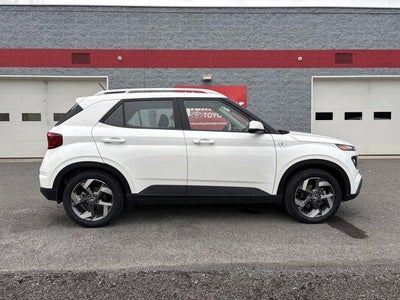 2024 Hyundai VENUE SEL IVT