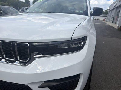 2023 Jeep Grand Cherokee Laredo 4x4