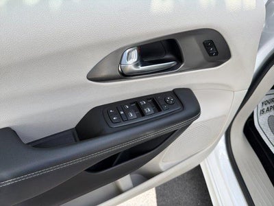 2024 Chrysler Pacifica Touring L FWD