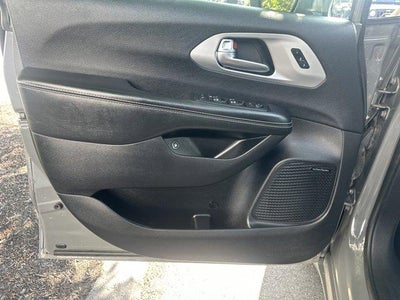 2020 Chrysler Pacifica Hybrid Limited FWD