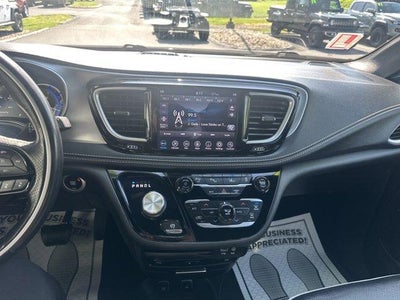 2020 Chrysler Pacifica Hybrid Limited FWD