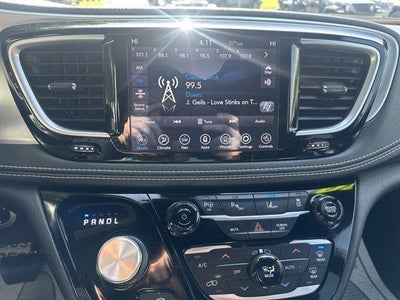 2020 Chrysler Pacifica Hybrid Limited FWD