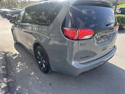 2020 Chrysler Pacifica Hybrid Limited FWD