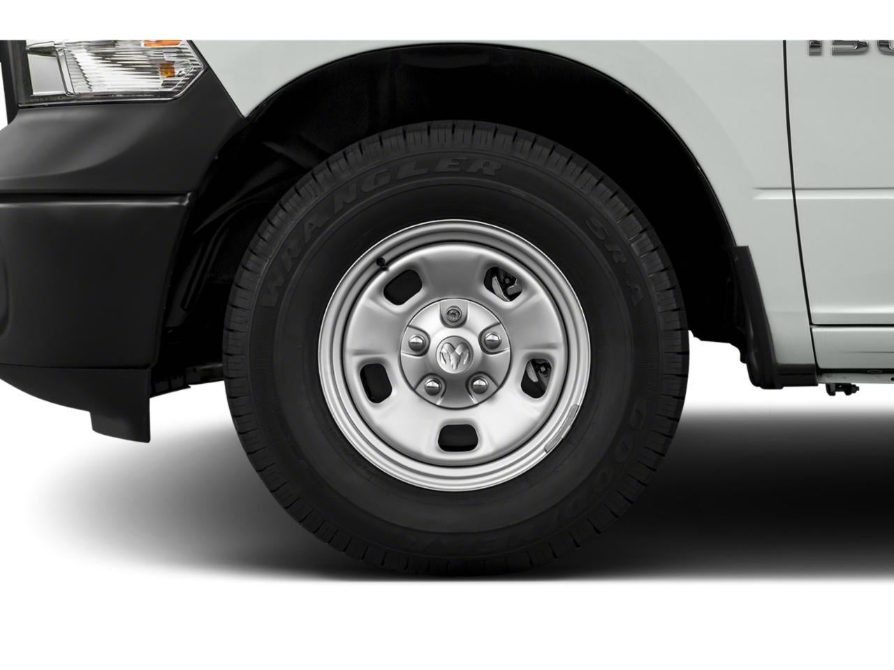 2015 RAM 1500 4WD Crew Cab 5.7 Ft Box Express