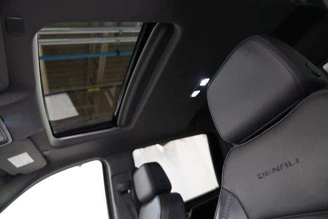 2025 GMC Sierra 2500 HD Crew Cab Standard Box 4-Wheel Drive Denali