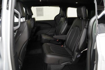 2026 Chrysler Pacifica Select FWD