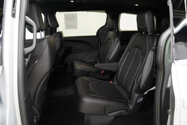 2026 Chrysler Pacifica Select FWD