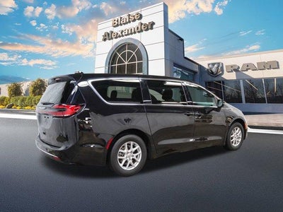 2025 Chrysler Pacifica Select FWD