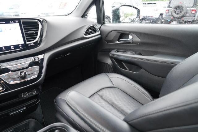 2025 Chrysler Pacifica Select FWD