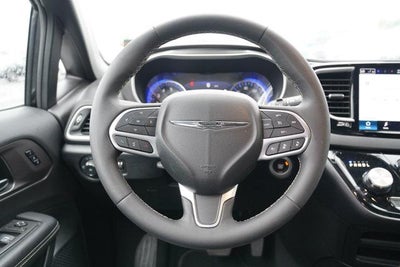 2025 Chrysler Pacifica Select FWD