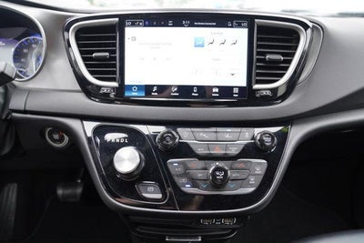 2025 Chrysler Pacifica Select FWD