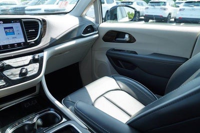 2024 Chrysler Pacifica Limited FWD