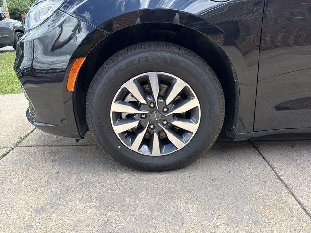 2023 Chrysler Pacifica Hybrid Touring L FWD