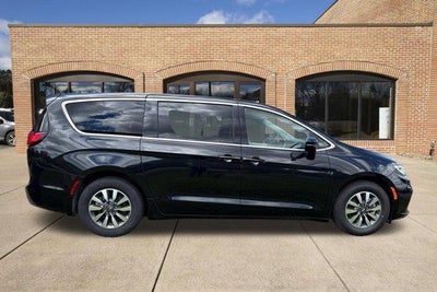 2023 Chrysler Pacifica Hybrid Touring L FWD