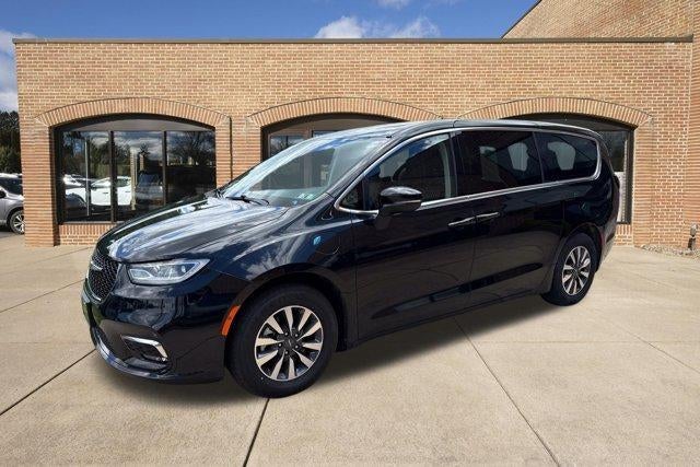 2023 Chrysler Pacifica Hybrid Touring L FWD
