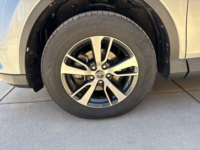 2016 Toyota RAV4 FWD 4dr XLE (GS)