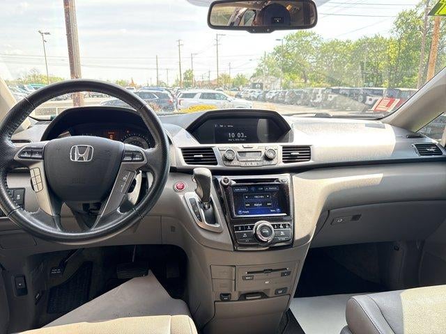 2014 Honda Odyssey Touring with DVD Rear Entertainment System and Navigation