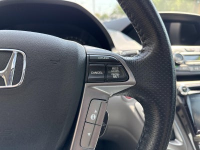 2014 Honda Odyssey Touring with DVD Rear Entertainment System and Navigation