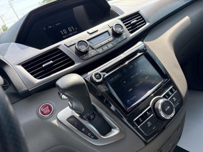 2014 Honda Odyssey Touring with DVD Rear Entertainment System and Navigation