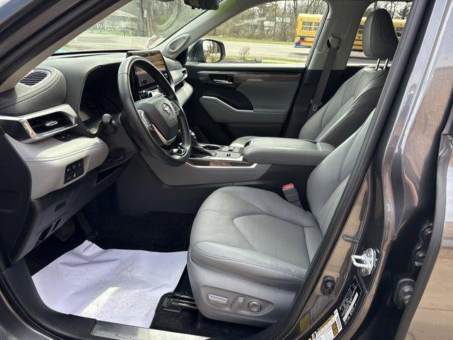 2023 Toyota Highlander Hybrid Platinum AWD (Natl)