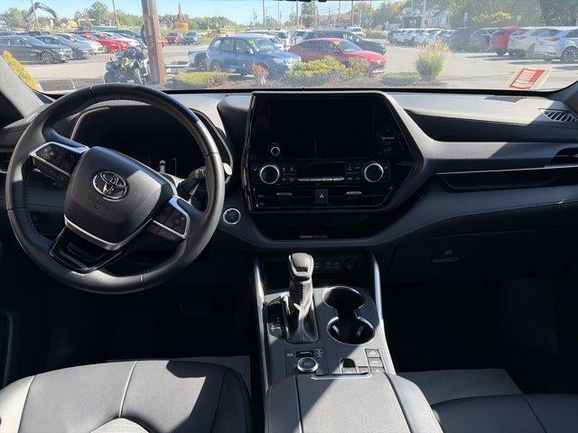 2025 Toyota Highlander XSE AWD (Natl)