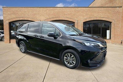 2025 Toyota Sienna LE FWD 8-Passenger (Natl)