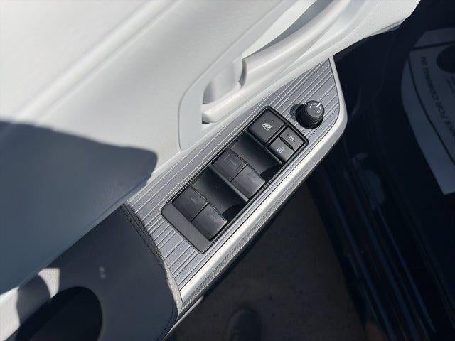 2025 Toyota Sienna LE FWD 8-Passenger (Natl)