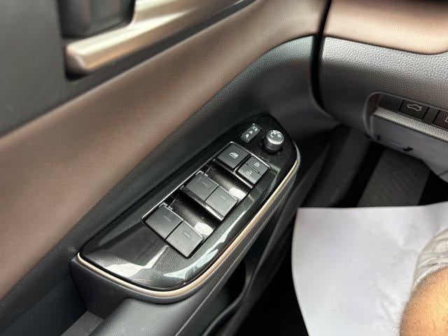 2024 Toyota Crown Limited AWD (Natl)