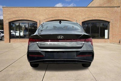 2024 Hyundai ELANTRA Limited IVT