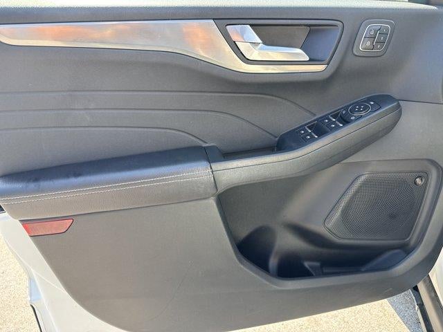 2022 Ford Escape Titanium Hybrid AWD