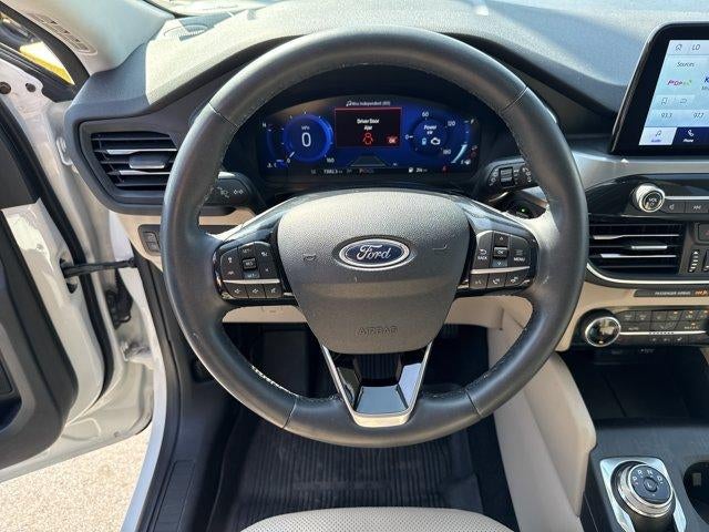 2022 Ford Escape Titanium Hybrid AWD