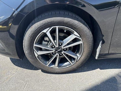 2024 Kia Forte LXS IVT