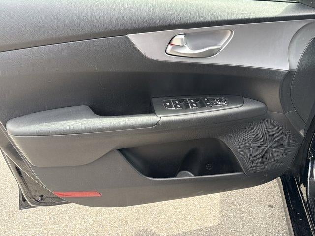 2023 Kia Forte LXS IVT