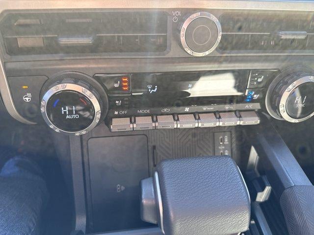 2026 Toyota Tacoma 4WD 4WD Limited Hybrid Double Cab 5' Bed AT (Natl)