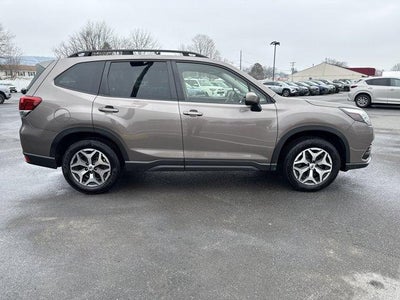 2022 Subaru Forester Premium CVT