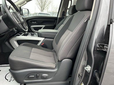 2024 Nissan Titan 4x4 Crew Cab SV