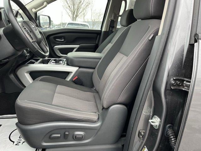 2024 Nissan Titan 4x4 Crew Cab SV