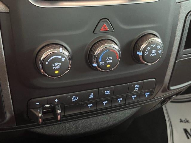 2017 RAM 2500 Tradesman 4x4 Crew Cab 6'4" Box
