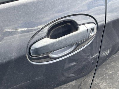 2017 Toyota Yaris 5-Door L Auto (Natl)