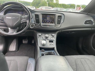2015 Chrysler 200 4dr Sdn S FWD