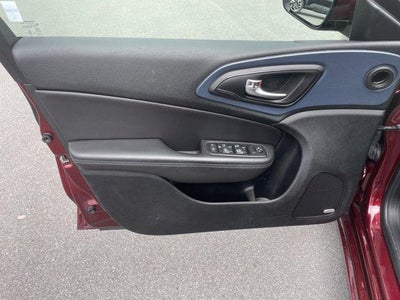 2015 Chrysler 200 4dr Sdn S FWD
