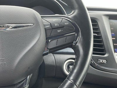 2015 Chrysler 200 4dr Sdn S FWD