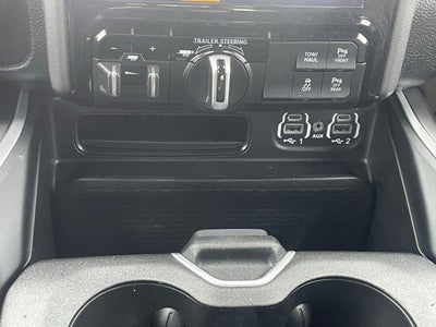 2022 RAM 1500 Big Horn 4x4 Crew Cab 5'7" Box