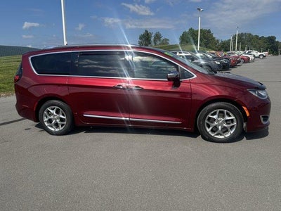 2017 Chrysler Pacifica Limited FWD