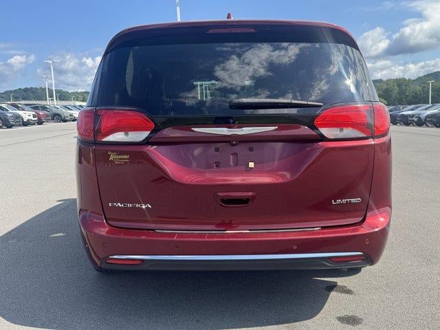 2017 Chrysler Pacifica Limited FWD