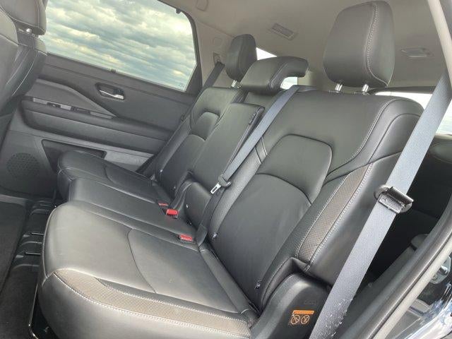 2025 Nissan Pathfinder SL 4WD