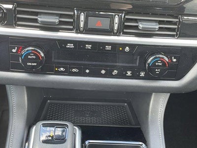 2025 Nissan Pathfinder SL 4WD