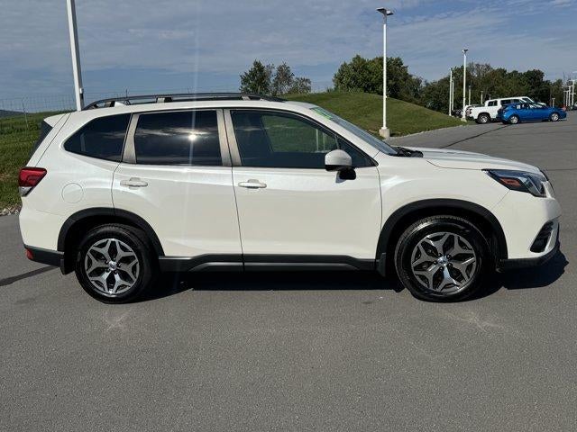 2022 Subaru Forester Premium CVT