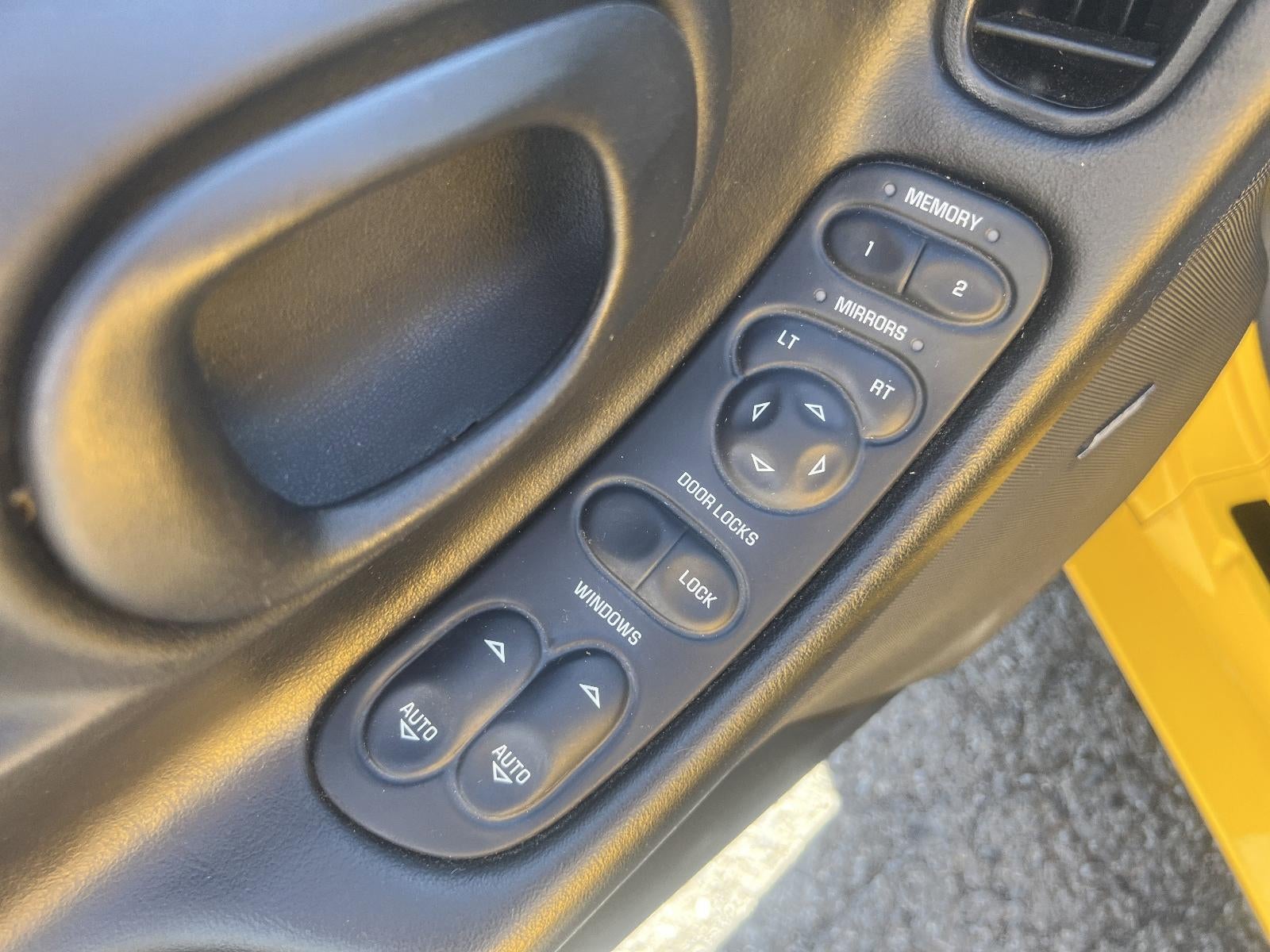 2004 Chevrolet Corvette Base